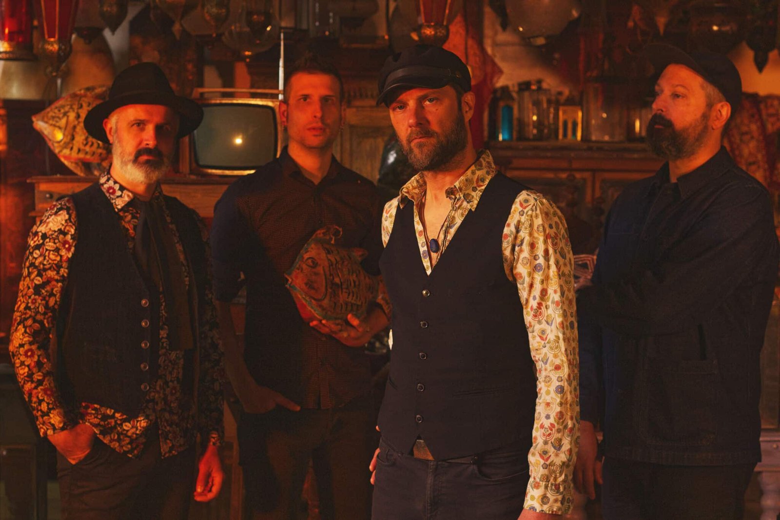 captain mantell crew main